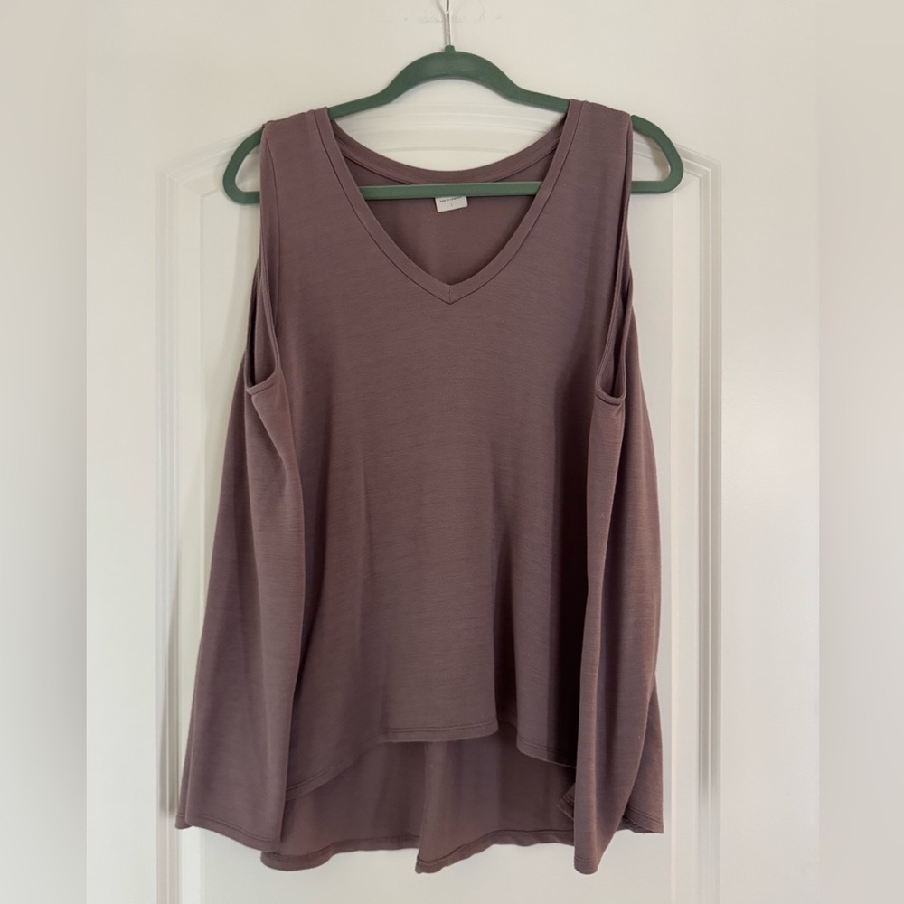 Tresics Mauve V-Neck Tank Top